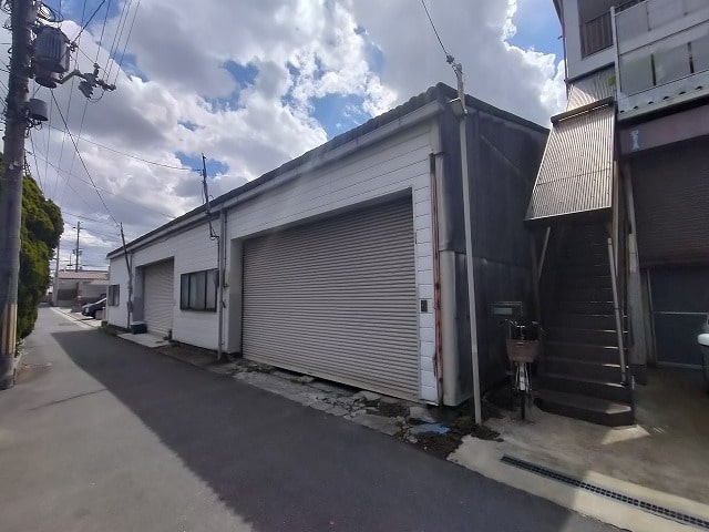 正面向かって右の物件です。