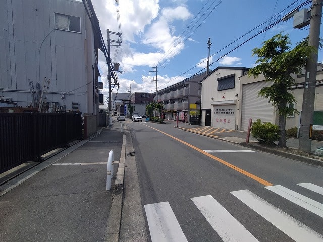 物件から100ｍ程で公道にでます。