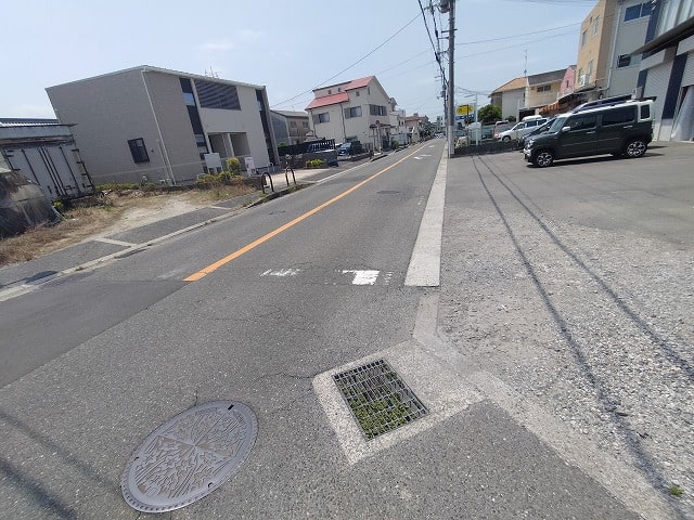 近隣に民家ございます