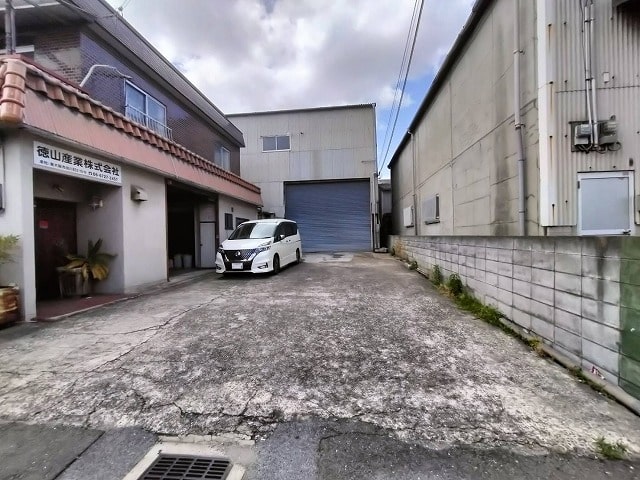 真ん中近辺は駐車不可