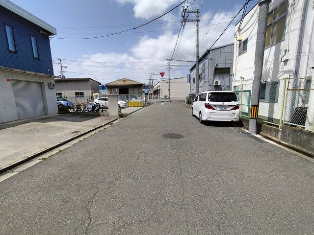 前面道路も広めですね