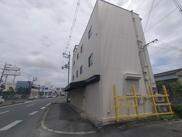 駐車スペースはございません。