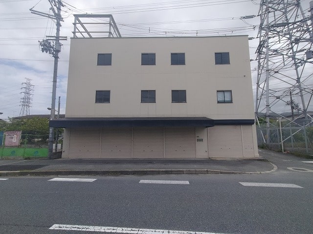 3階建の倉庫事務所