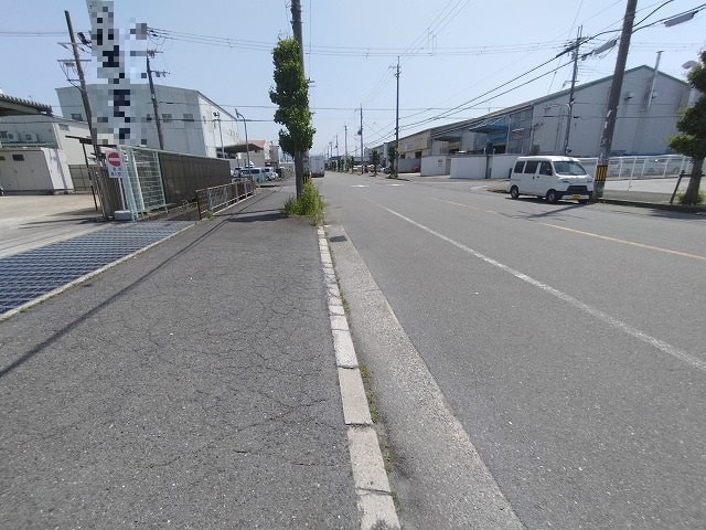 周辺には企業の工場や倉庫が集中しています