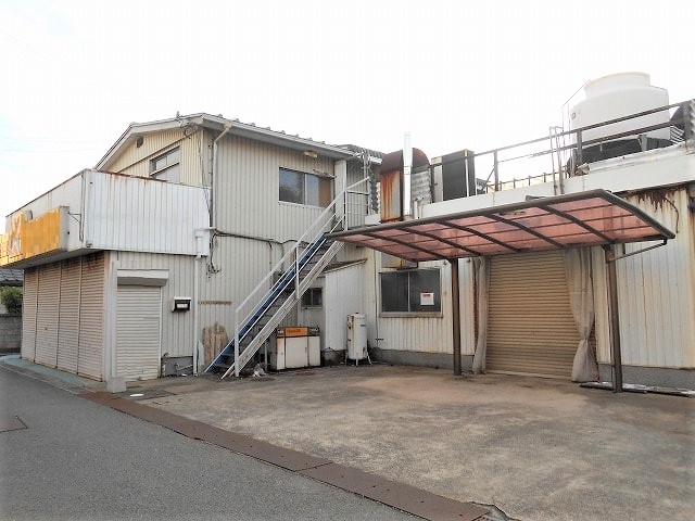 前面空地に駐車可能です。