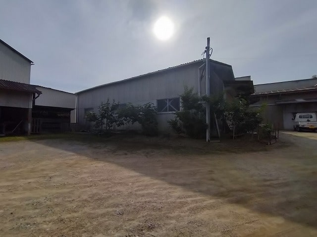 市街化調整区域にございます