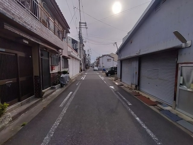 付近には商業施設多数あり