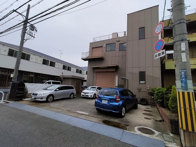 駐車スペース広いですね！