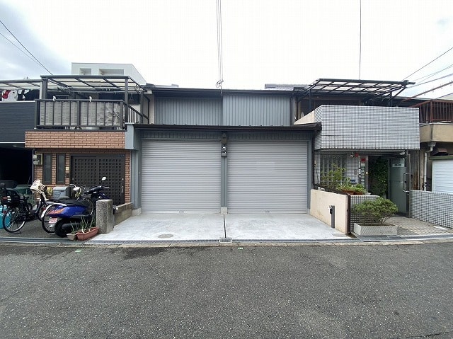 ２階建電動シャッター付倉庫