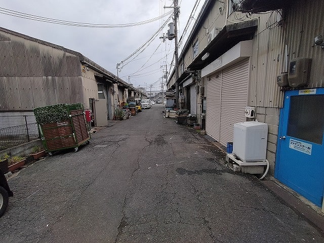 連棟の奥から２番目の物件となります。