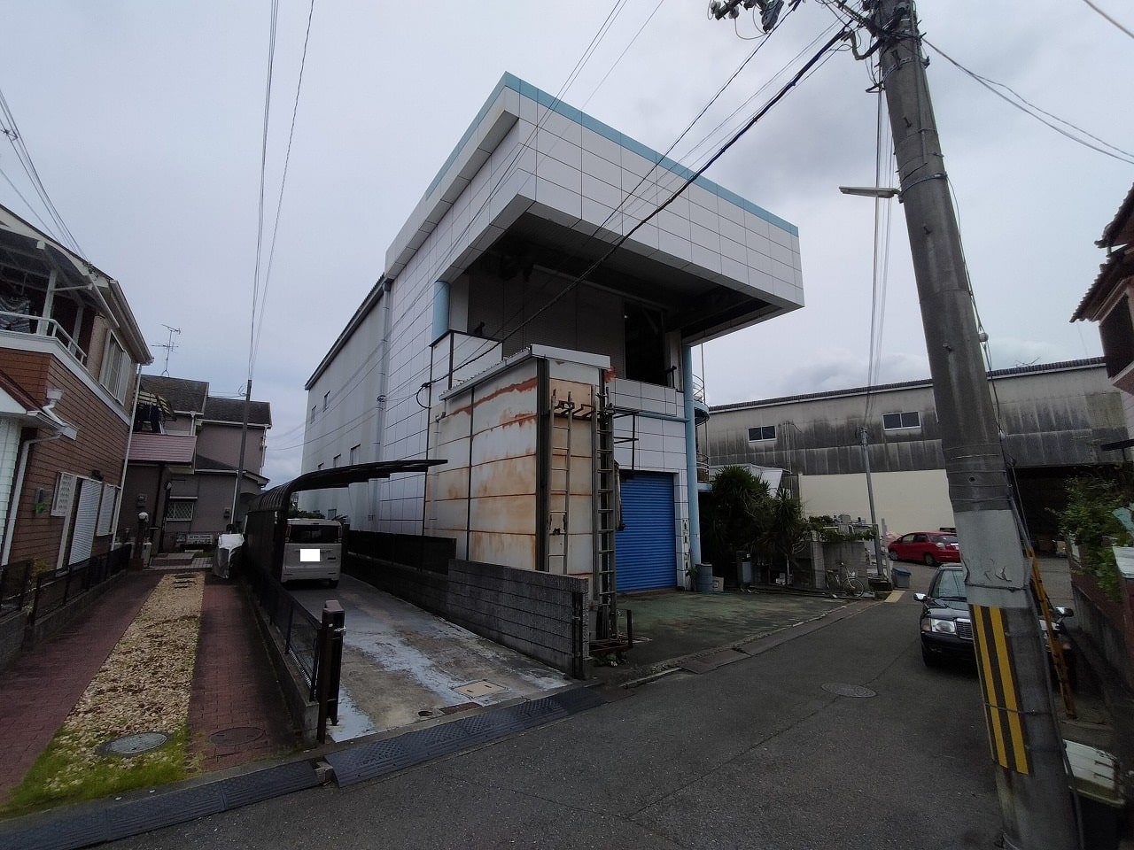 近隣に民家有り