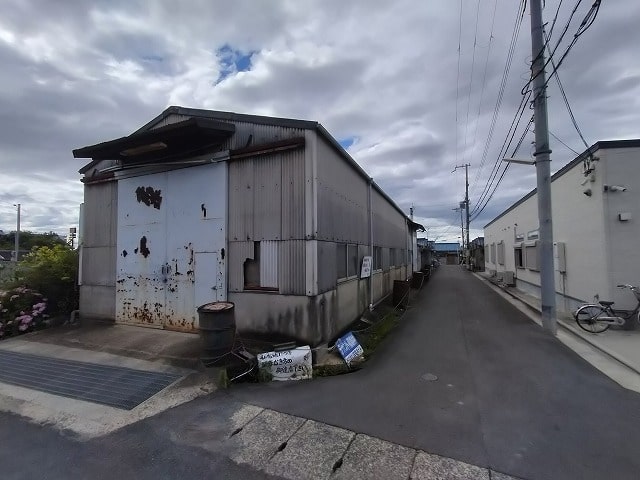 奥行きが約28ｍ、間口が約7ｍ
