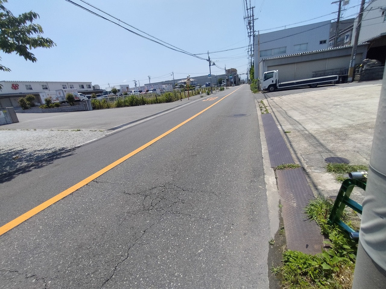 近隣は工場や倉庫が集中しております