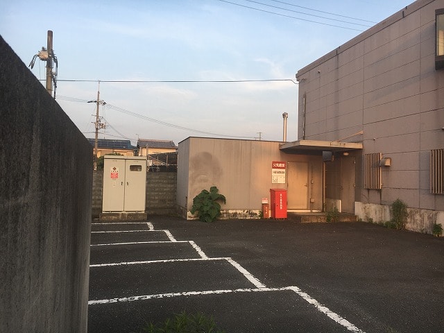 キュービクルあります。