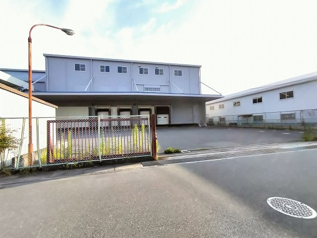 大型車の搬入出も可能