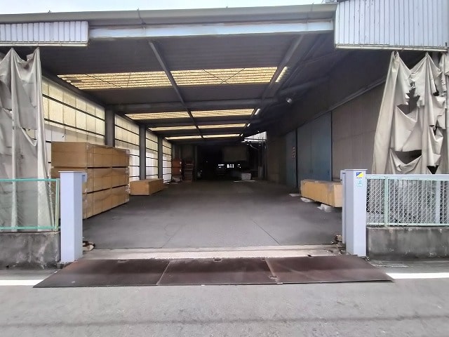 入口（荷捌き場）