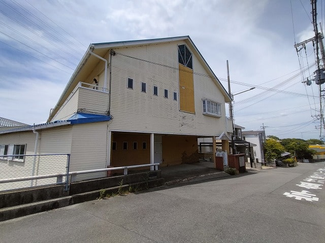 建坪約370坪