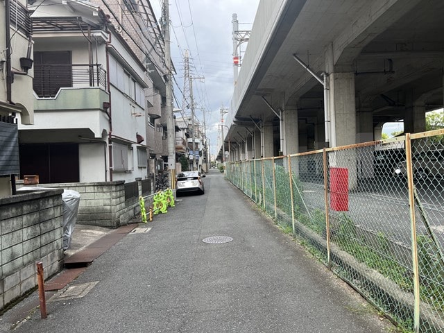 一方通行道路になります。