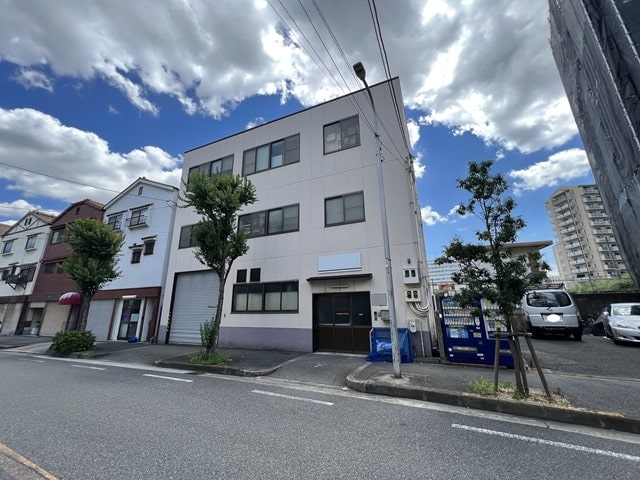 縦長の建物になります。