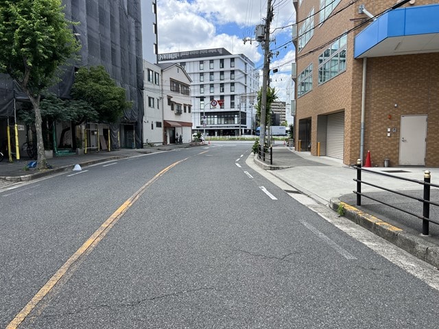 幹線道路からの進入が可能です。