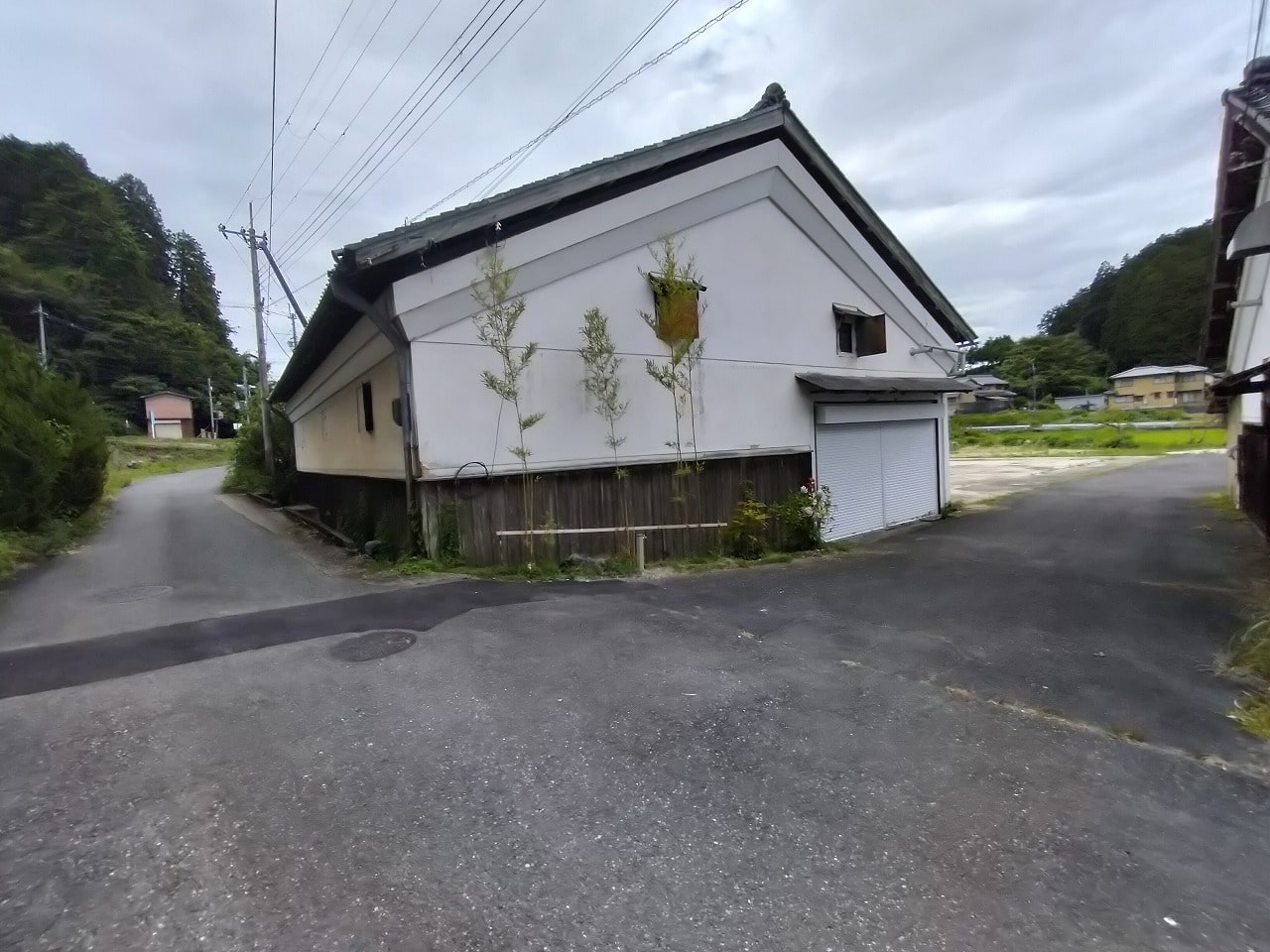 平屋建ての倉庫です