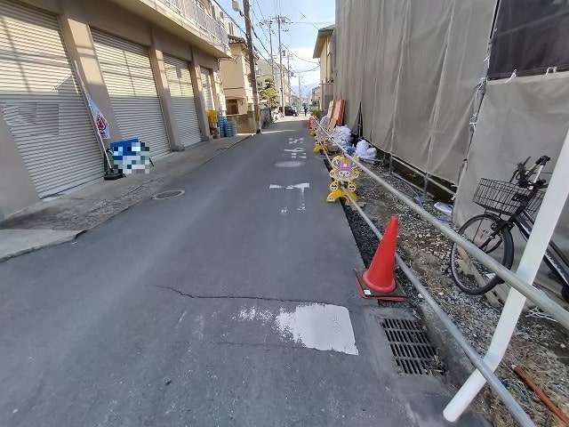 近隣に民家有り