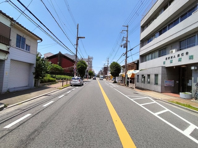 付近には商業施設多数ございます。