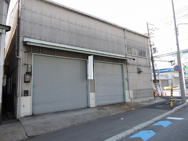 クレーン付き倉庫です。