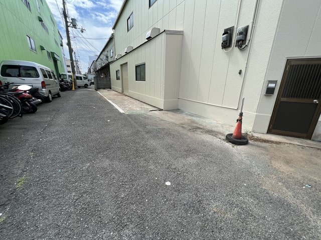 乗用車約2台駐車可能です。