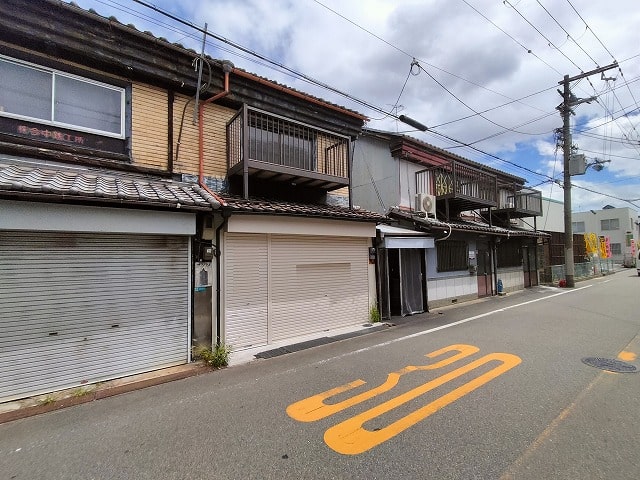 付近コンビニあります。