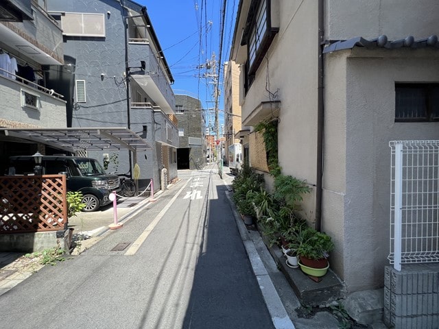 近隣に民家があります。