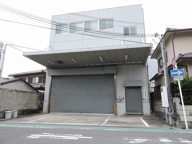 2階・3階は事務所使用です。