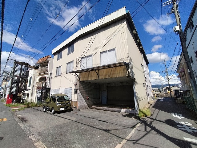 ３階建て