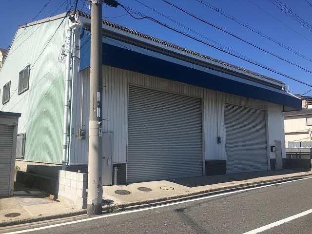 向かって右側が賃貸借対象部分です。