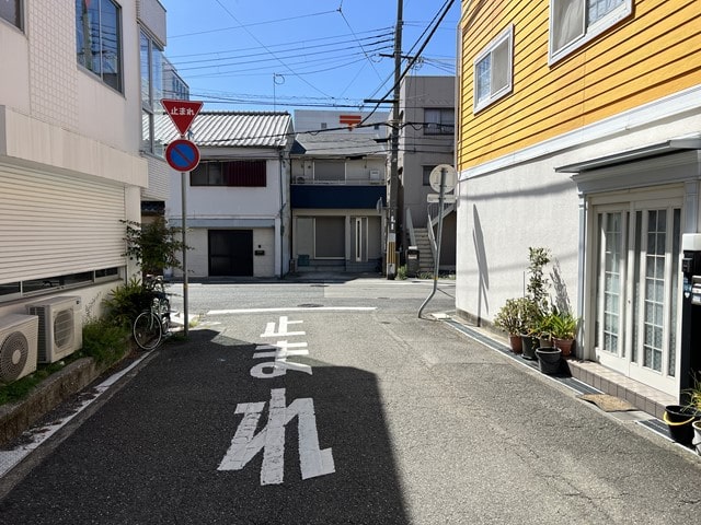 一方通行道路に利ます。