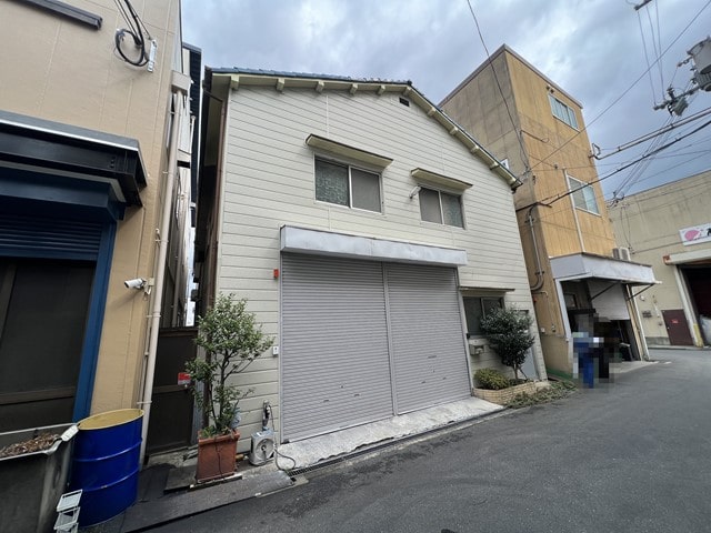 木造倉庫となっております。