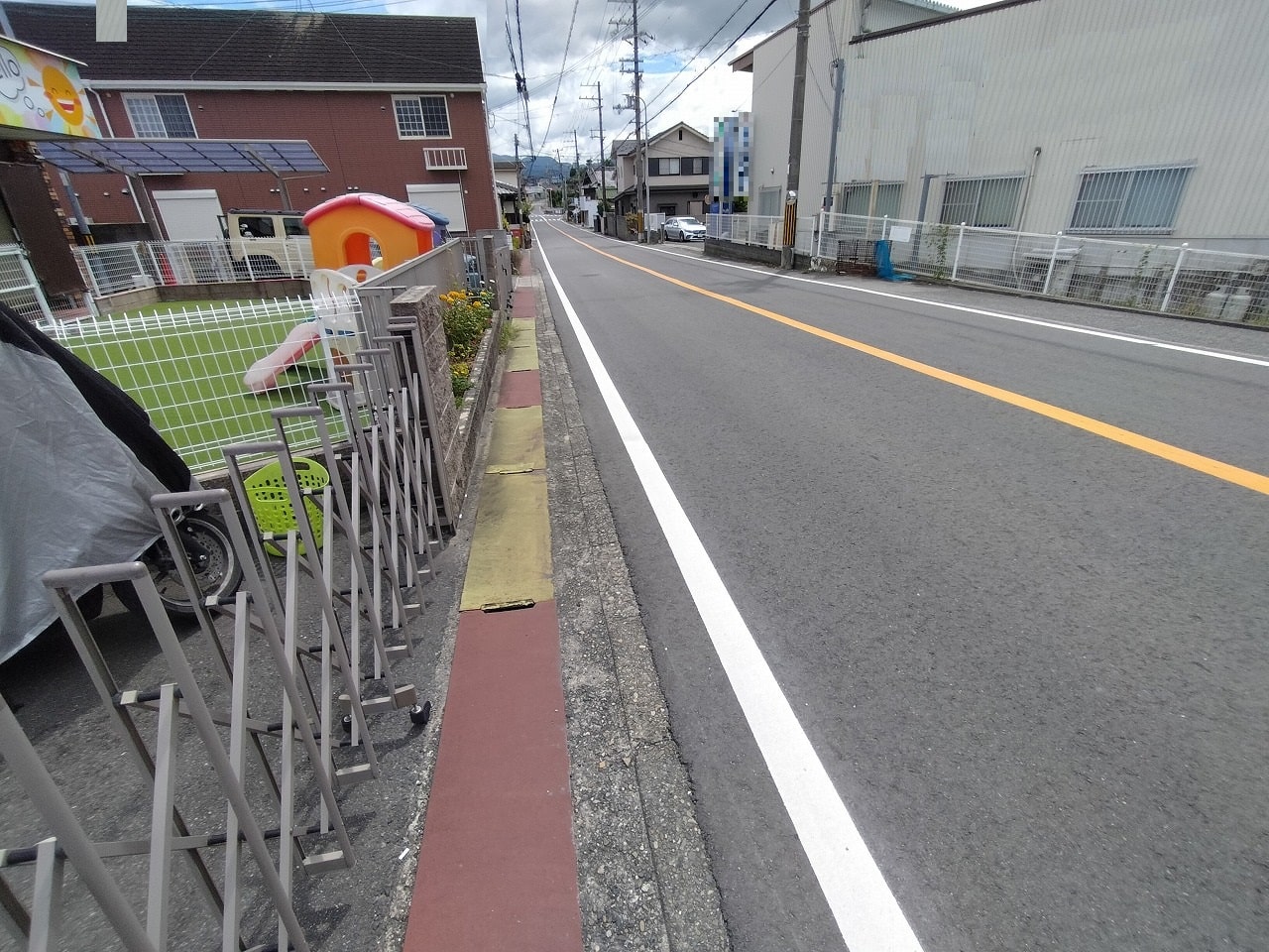 近隣に民家ございます