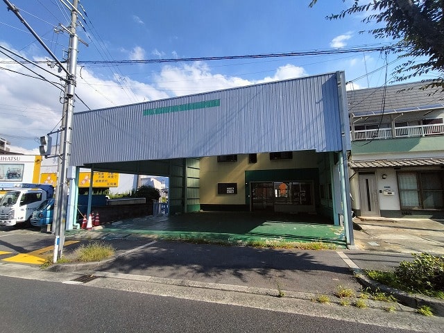 近隣には商業施設多数ございます。