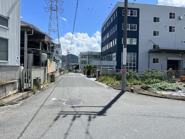 近隣は倉庫や工場地帯です。