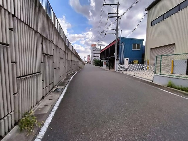 外環の側道です