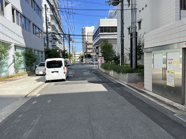 2ｔ車または3ｔ車の通行がギリギリです。