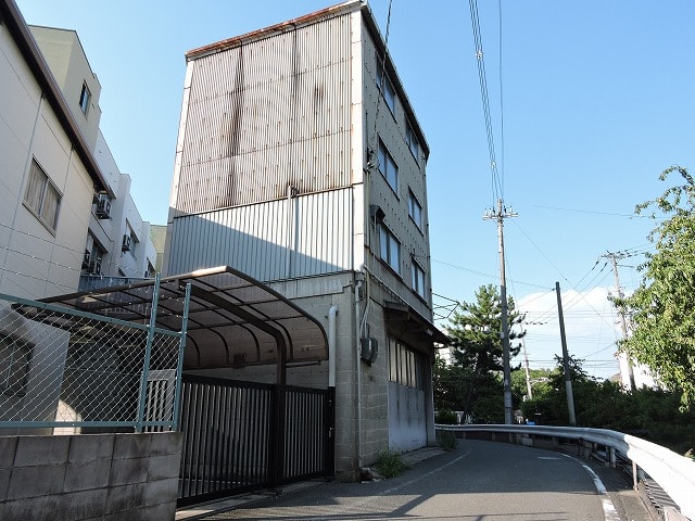 北田辺駅から徒歩９分の倉庫