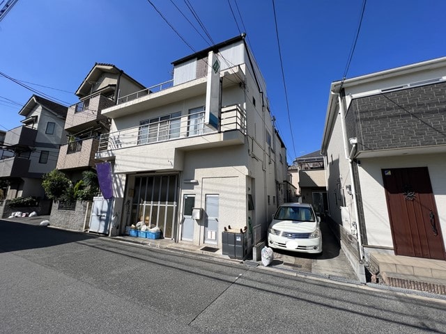 大阪メトロ谷町線の平野駅から徒歩10分です。