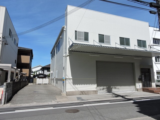江坂駅から徒歩5分