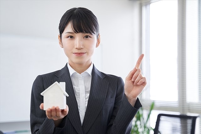 貸倉庫や貸工場を利用するときの家賃保証会社とは？どんな種類がある？