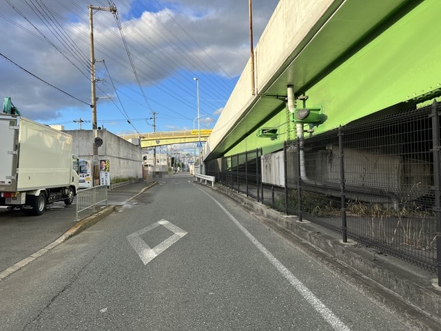 一方通行道路になります。