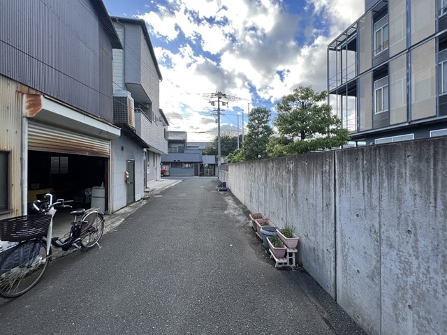2ｔ車の通行がギリギリです。