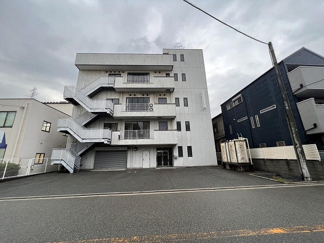 前面空地に4ｔ車駐車可能です。