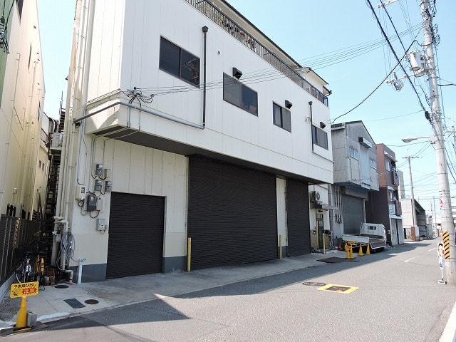賃貸部分は2階です。1階は別テナント使用中です。