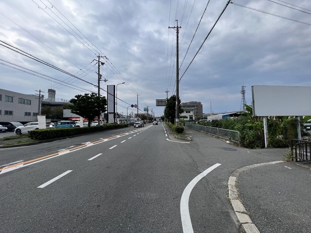 幹線道路沿いになります。